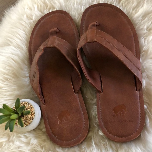 Banana Republic Other - NewBananaRepublic MENS Leather SANDALS Flip Flops nwot
